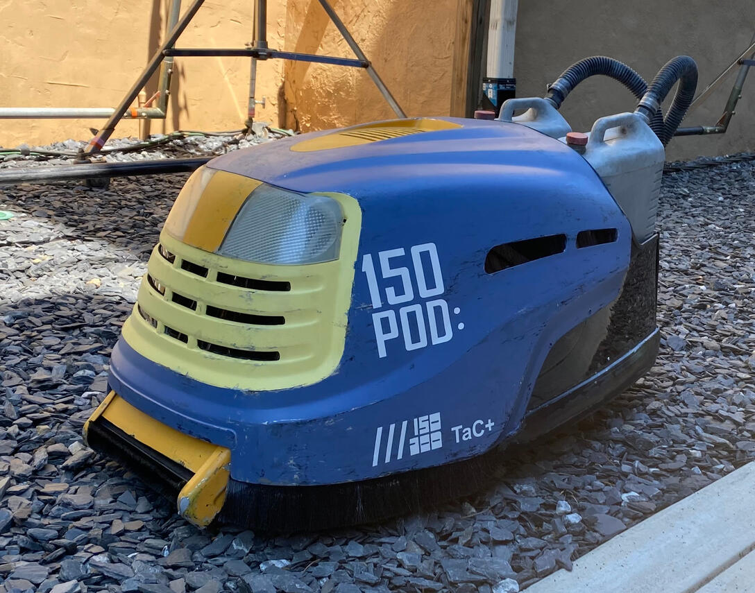 Demascus Cleaning robot